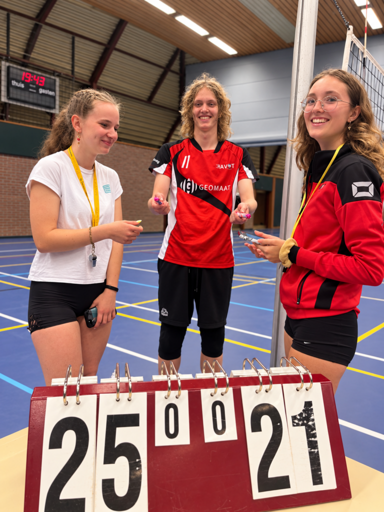 Volleybalscheidsrechter bedankt